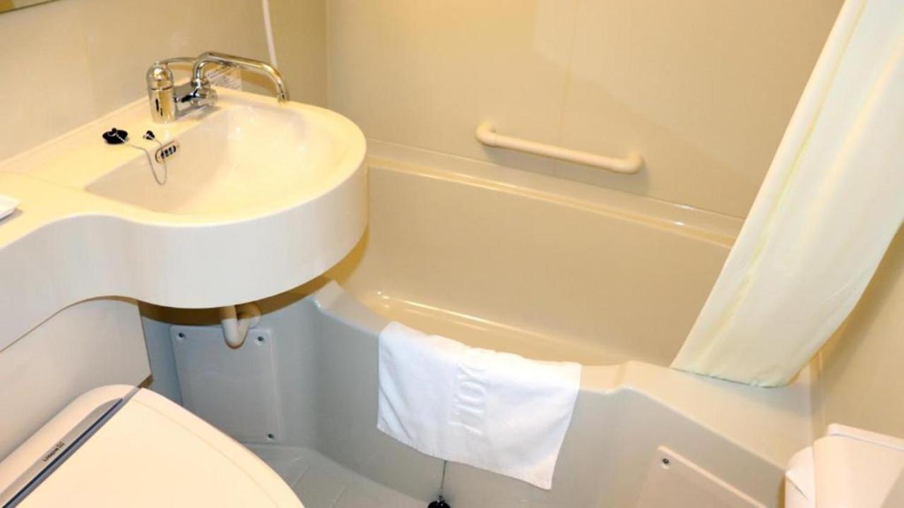 Toyoko Inn Kashiwa-Eki Higashi-Guchi Екстериор снимка