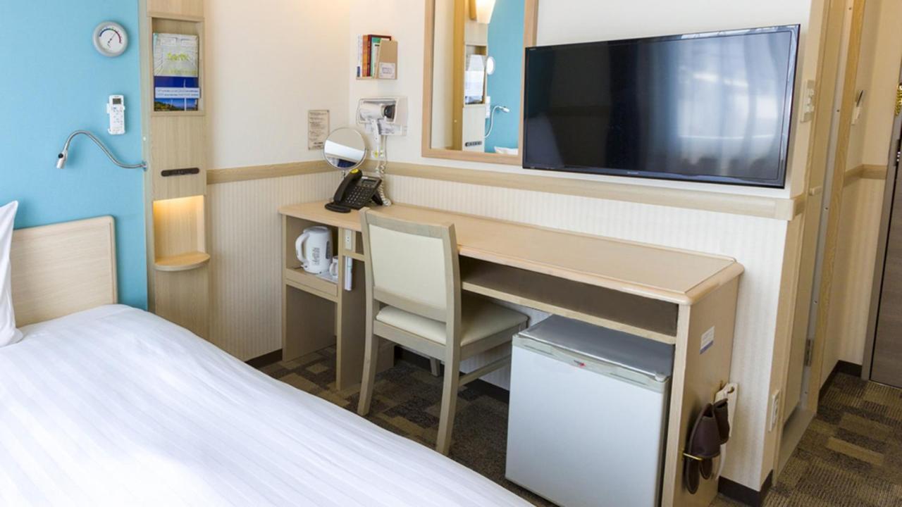 Toyoko Inn Kashiwa-Eki Higashi-Guchi Екстериор снимка